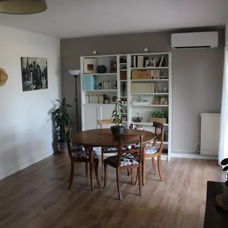 Petite Dans Copropriete Avec Piscine Et Vue Mer. * Hyères