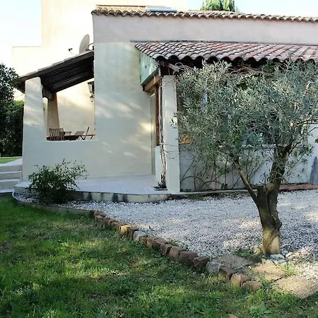 Nyaraló Petite Dans Copropriete Avec Piscine Et Vue Mer. Hyères