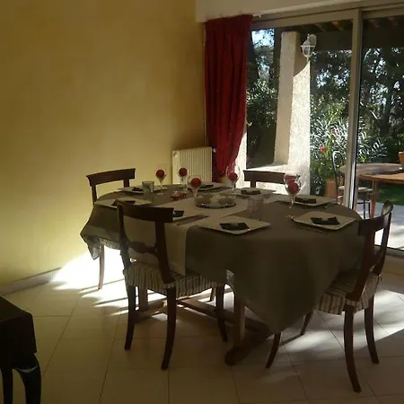 Nyaraló Petite Dans Copropriete Avec Piscine Et Vue Mer. *