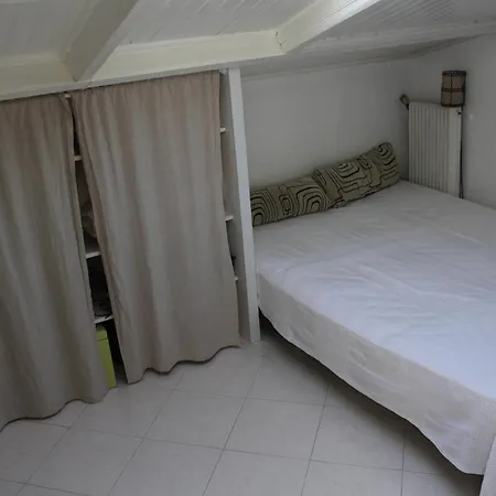 Nyaraló Petite Dans Copropriete Avec Piscine Et Vue Mer.