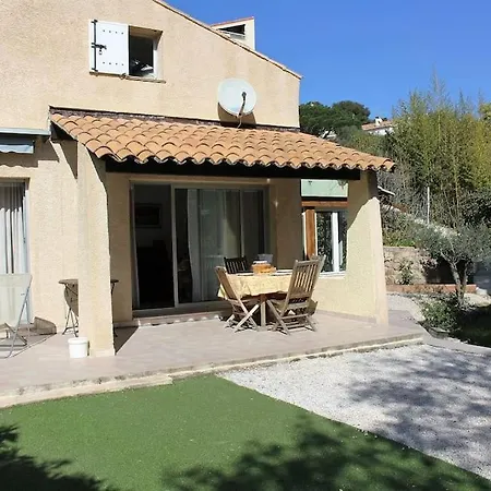 펜션 Petite Dans Copropriete Avec Piscine Et Vue Mer.